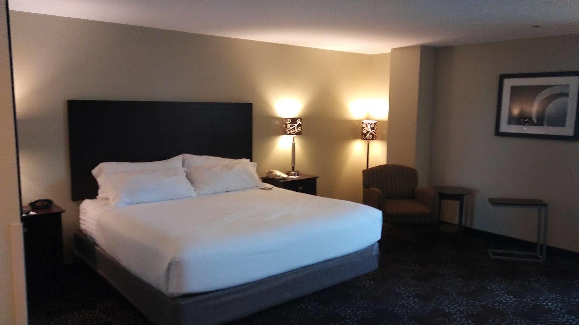 Holiday Inn Express Pittsburgh West - Greentree, An Ihg Hotel Crafton Buitenkant foto